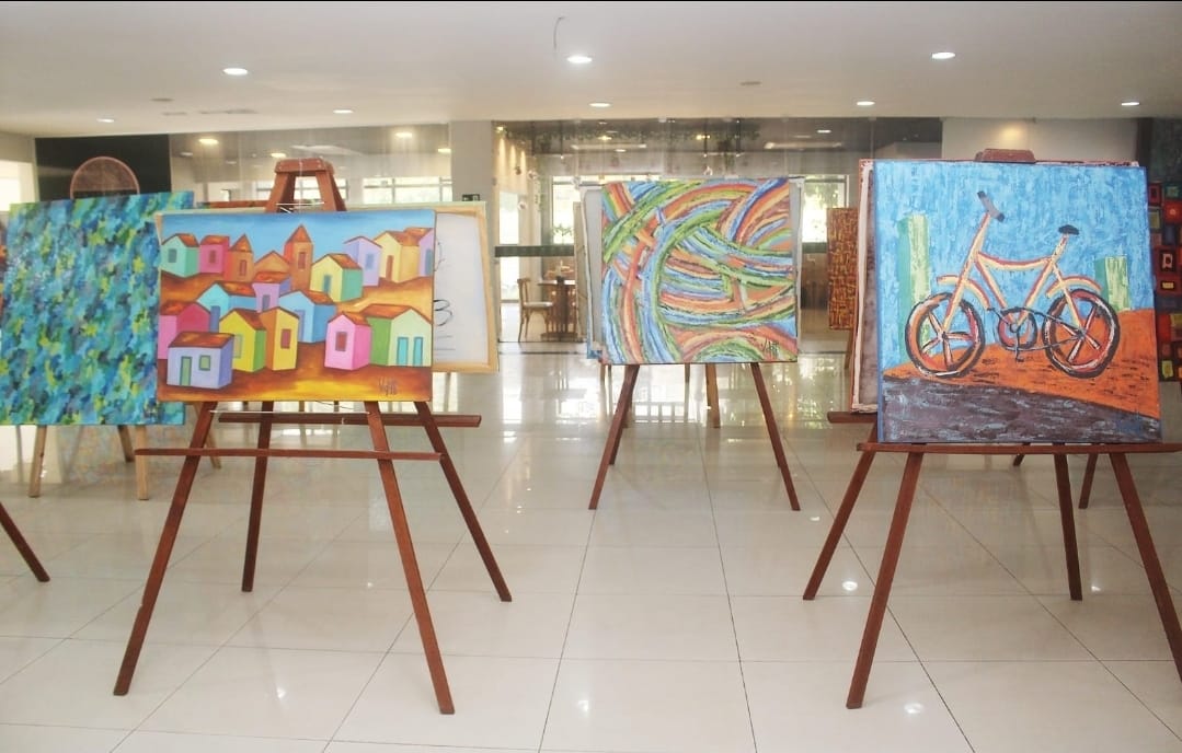 Exposição “70 mais cores” de Fábio Vidotti está em cartaz no Fórum Des. Sarney Costa