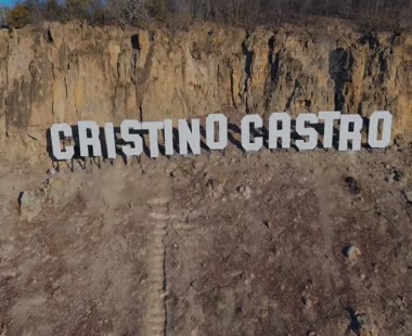 Cristino Castro ganha letreiro inspirado em Hollywood como novo cartão postal