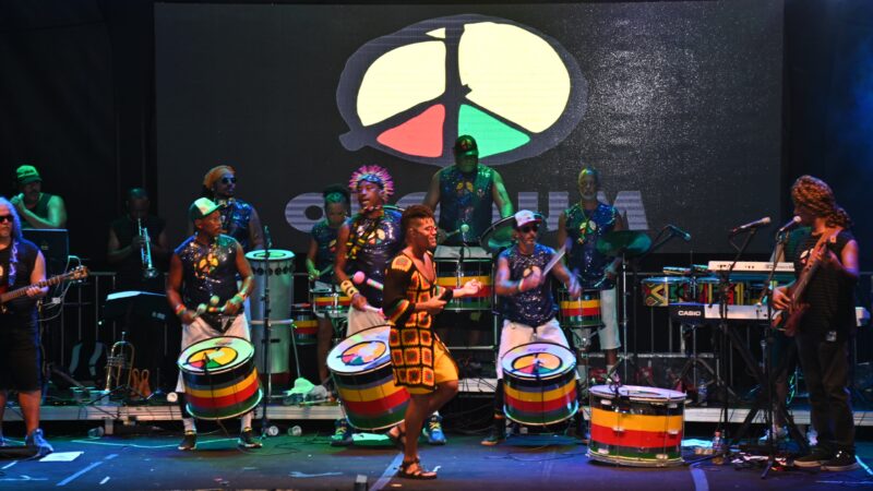 Praça das Artes Mestre Neguinho do Samba abre temporada de verão com ensaio do Cortejo Afro