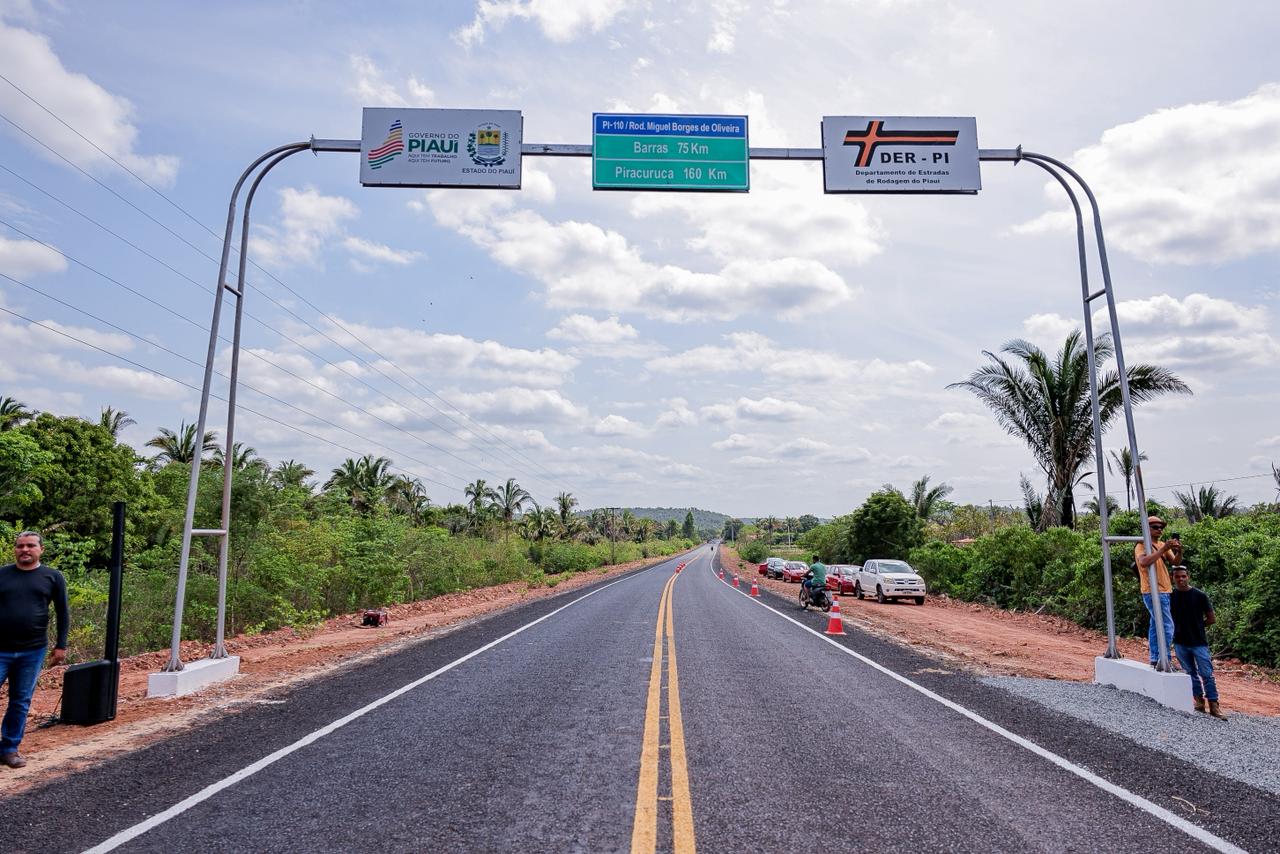 Rodovia PI-110 que reduz em 38 km trajeto entre Miguel Alves e Barras é entregue