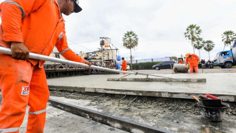 Governador Elmano de Freitas vistoria obras de duplicação da BR-116 em Chorozinho