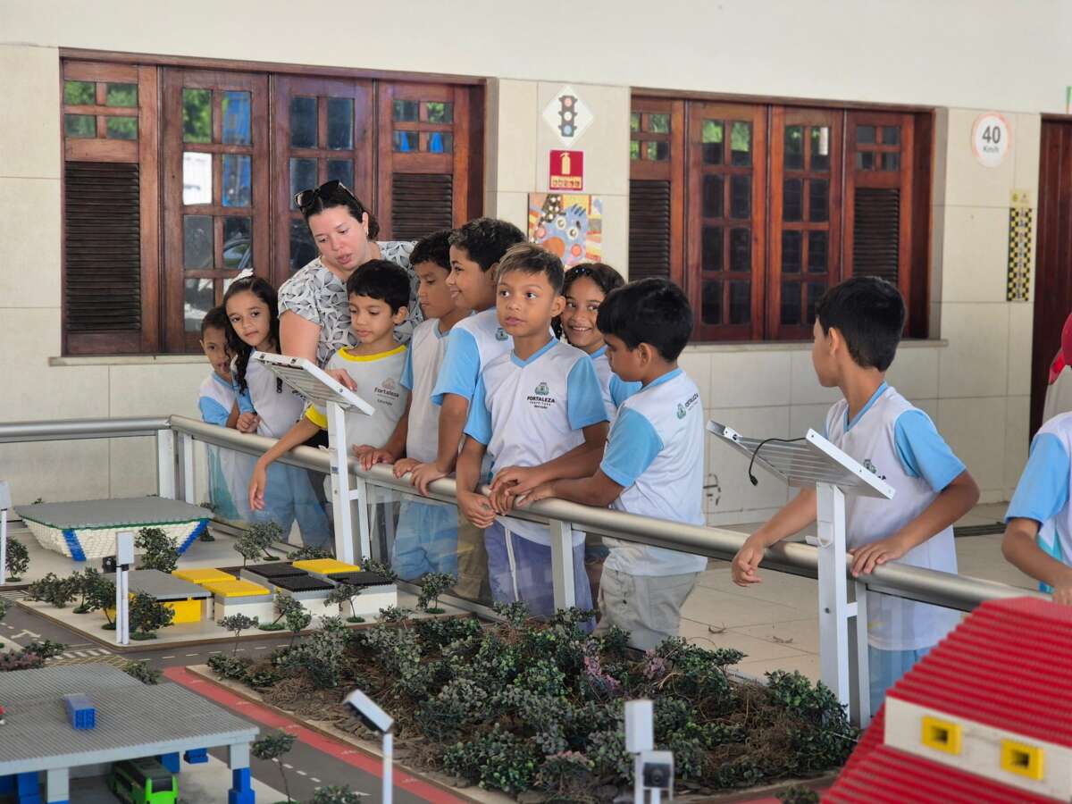 Estudantes da rede municipal de ensino visitam Escola de Trânsito do Detran-CE, em Fortaleza