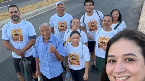 Idoso caminha 54 km em romaria como prova de amor à esposa e a Padre Cícero
