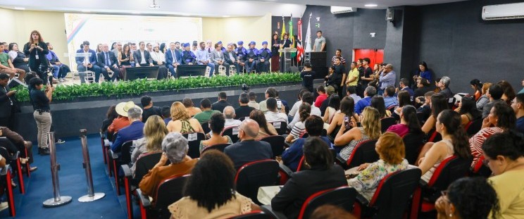 Brandão recebe título de Doutor Honoris Causa, reconduz reitora da Uemasul e anuncia novos investimentos para a universidade