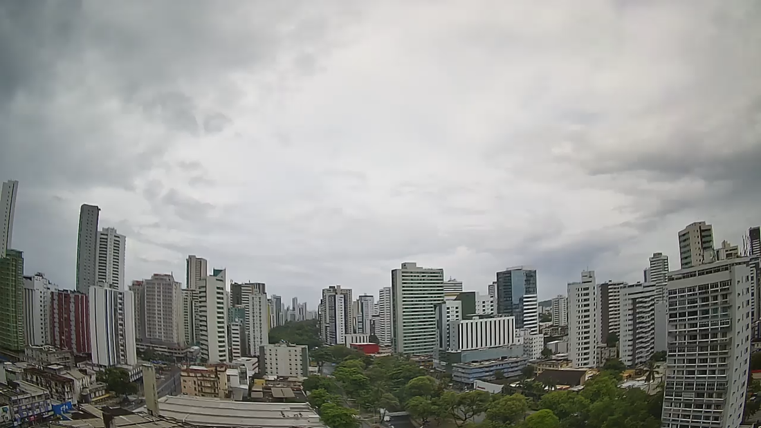 Recife registra mais de 70 mm de chuva em 24 horas; Inmet emite alerta laranja para Pernambuco