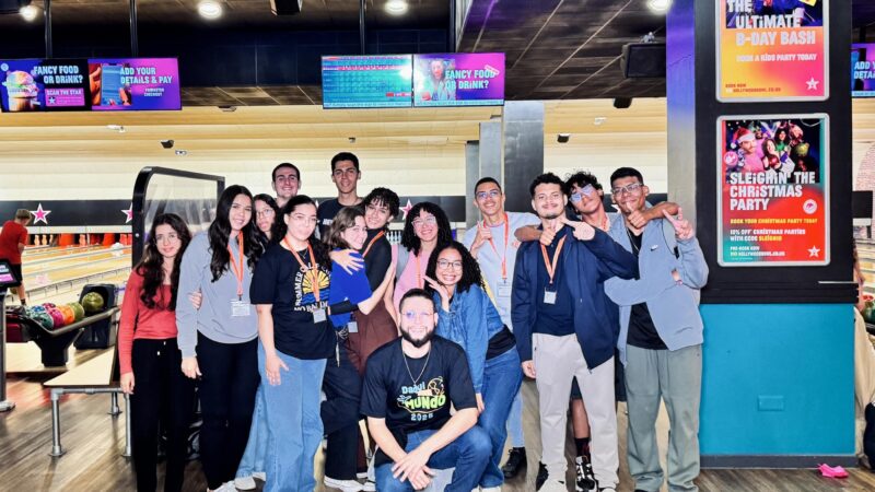 Onde o mar abraça o futuro: estudantes alagoanos redescobrem o horizonte em Worthing 