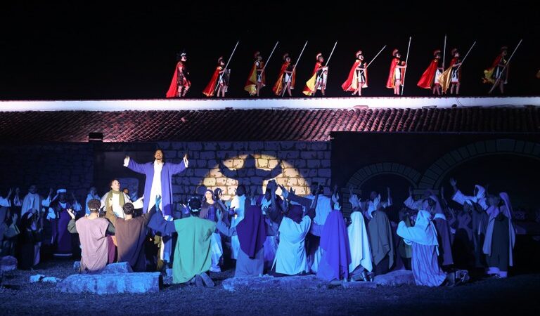 Lucas Ribeiro prestigia Paixão de Cristo de Cabedelo e destaca força do espetáculo