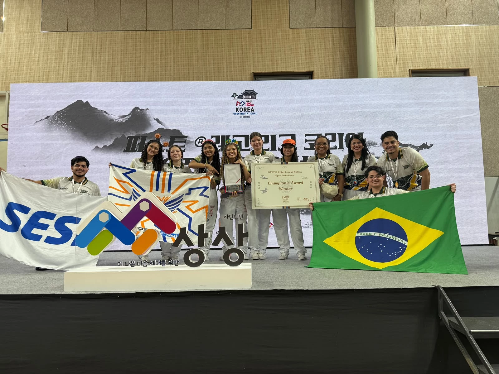 SESI-MA conquista principal prêmio em torneio internacional de robótica na Coreia do Sul