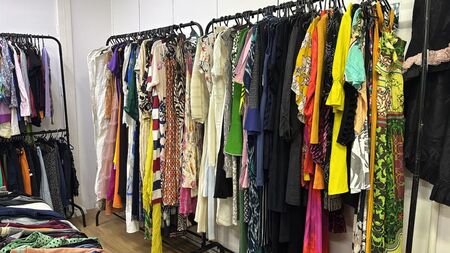 Bazar Solidário da ONG CasaRosa une moda, amparo e apoio a mulheres em tratamento contra o câncer
