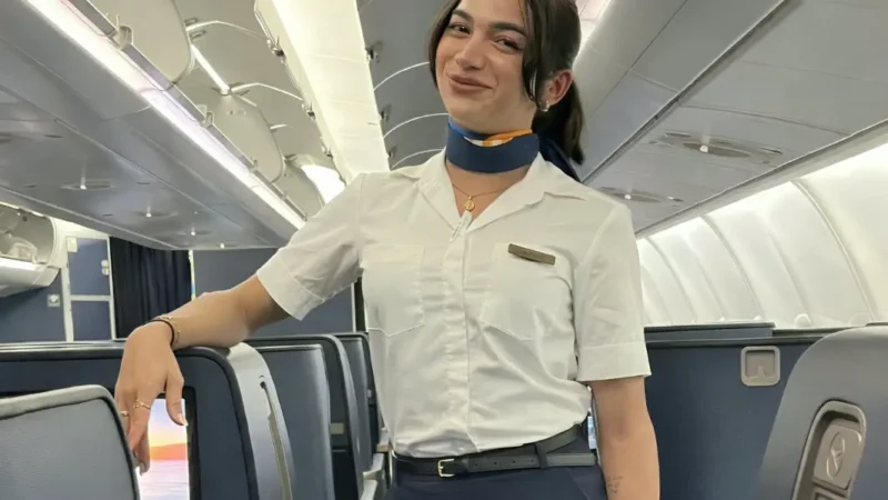 Mulher trans cearense viaja o mundo e vira comissária de bordo na Alemanha: ‘Sempre sonhei’